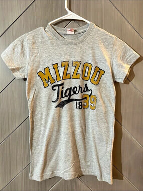 LAT Mizzou Tigers 1839 graphic tee Graphic Tee in Gray & Yellow Size Small